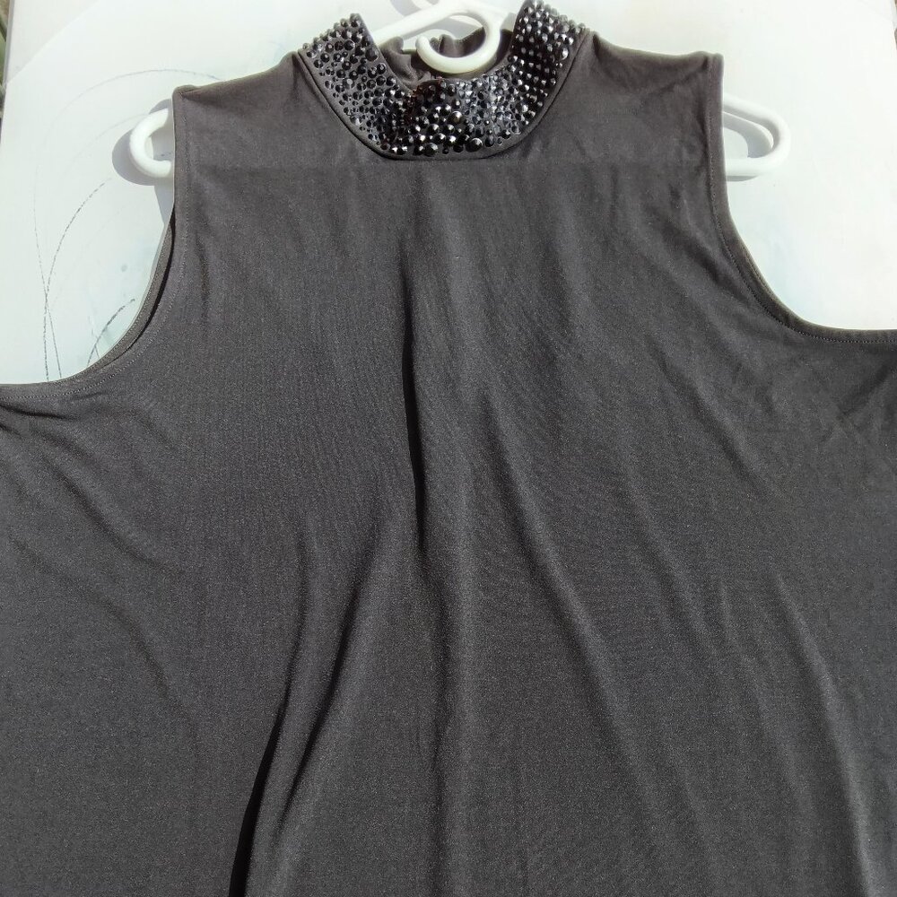 Sleeveless blouse, by chicos